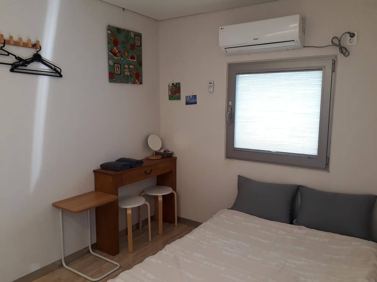 Inside Busan Hostel Экстерьер фото
